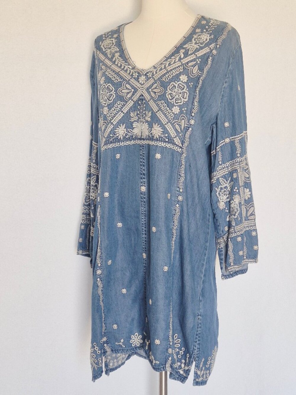 Johnny Was Workshop Alberte Embroidered Chambray Toledo Tunic Mini Dress